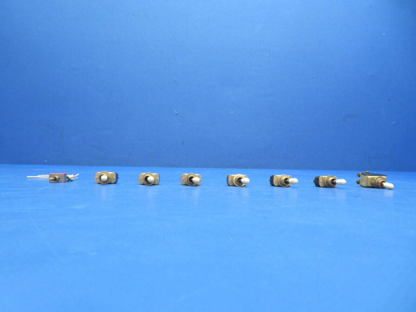 Cessna 310 / 310Q Cutler Hammer Toggle Switch P/N AN3021-2 LOT OF 8 (0923-318)