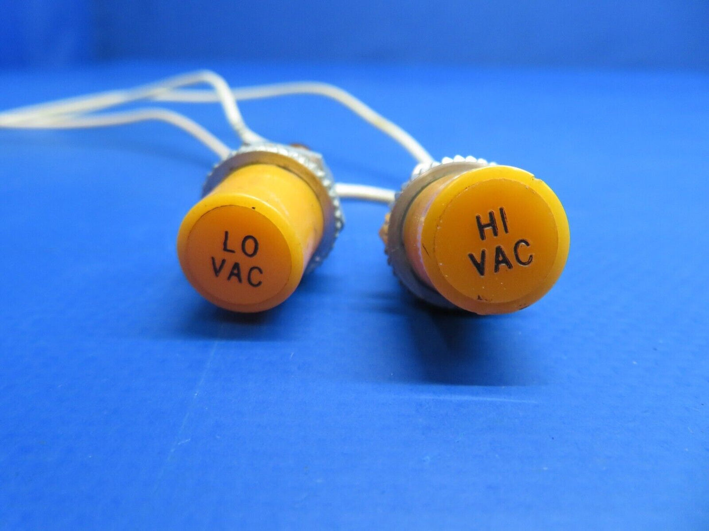 Piper PA-28-180 Indicator Light "Hi Vac" & "Lo Vac" P/N 67422-02 (0323-749)