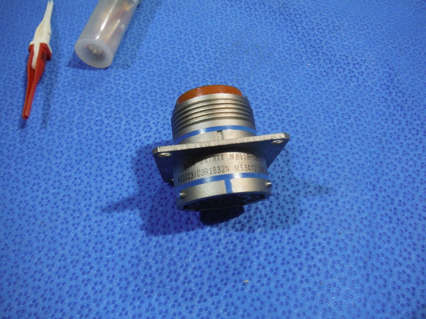 Amphenol Circular Connector P/N MS3472L18-32S   (1015-18)