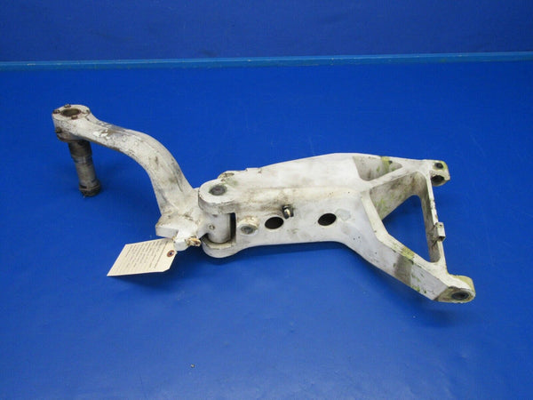 Beech Sierra C24R Main Landing Gear RH P/N 169-810001-22 (0819-157)