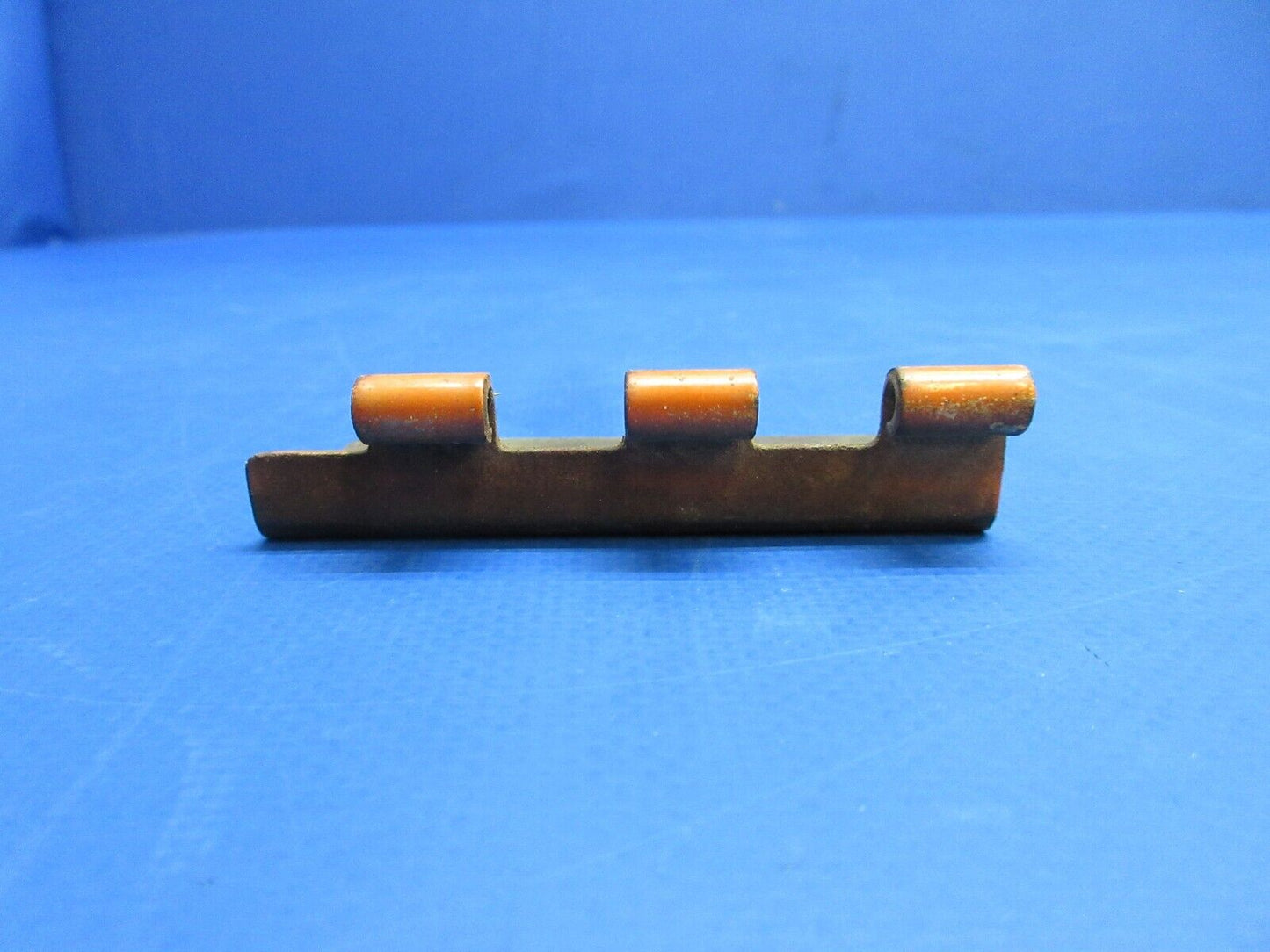 Cessna 188B AGpickup Cabin Door Hinge Half LWR FWD P/N 1610017-2 (0723-224)