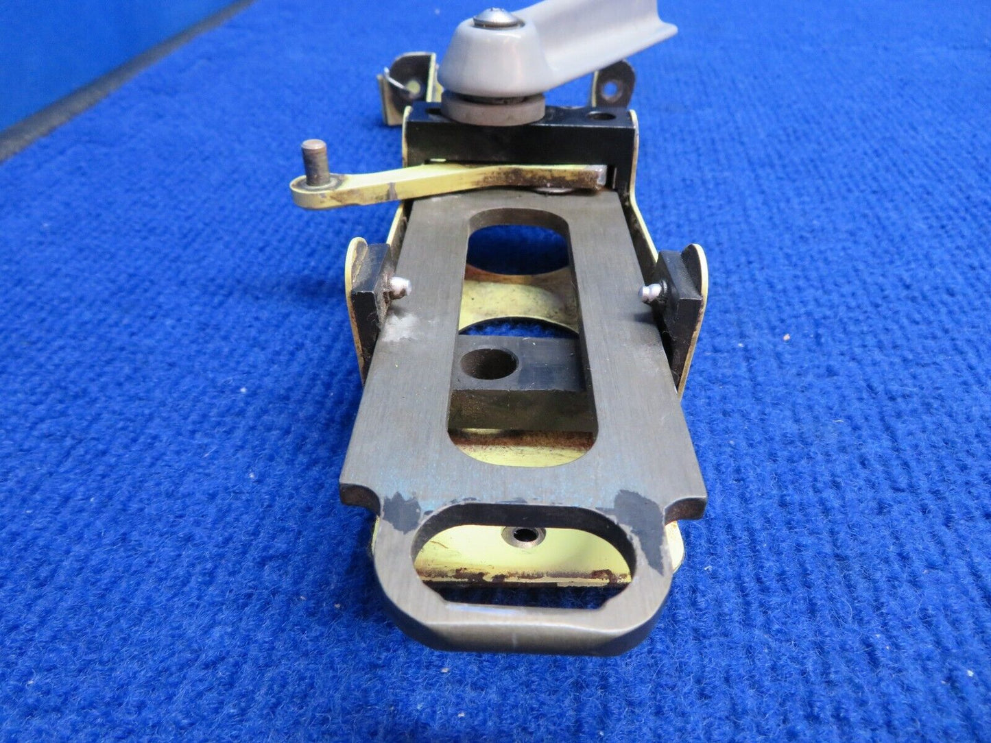 Socata Rear RH Box Assy Door Latch Mechanism w/ Handle P/N 25025003 (0622-901)