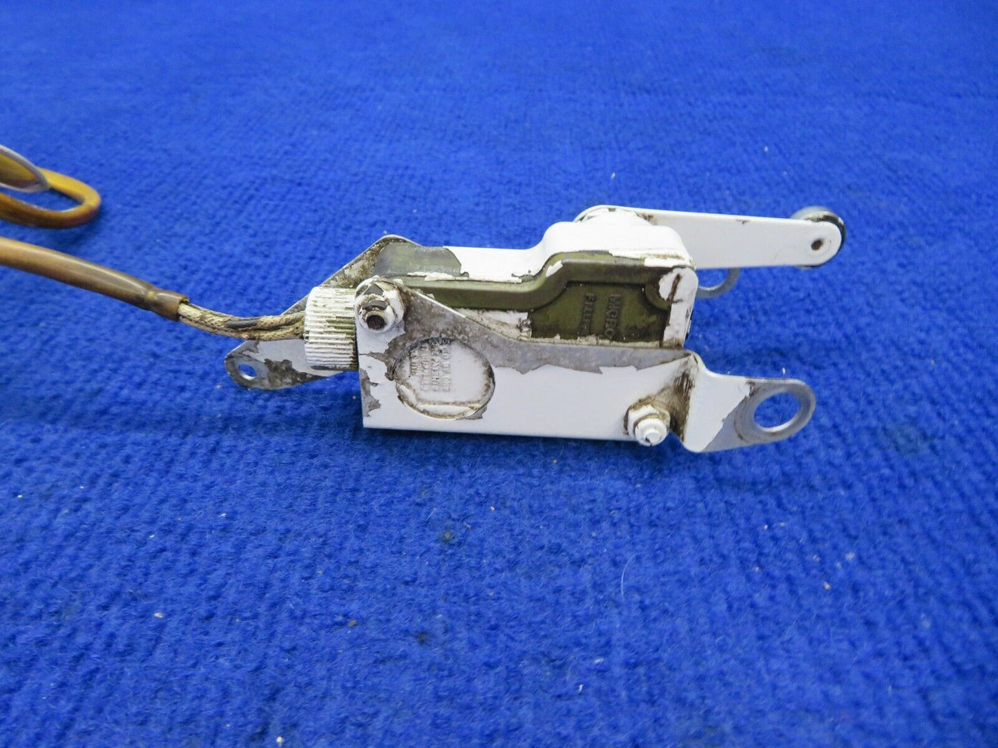 1956 Cessna 310 Main Gear Micro Switch Bracket P/N 0841000-14, 1VA20 (0522-336)