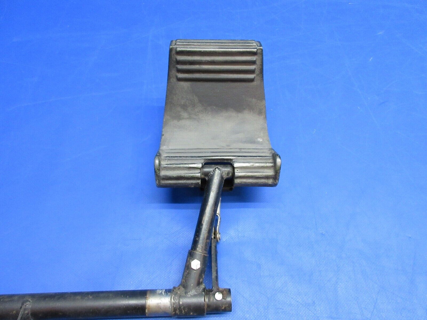 Cessna 310 / 310Q RH Rudder Pedal Torque Tube w/ Pedal P/N 0813018-16 (0823-732)