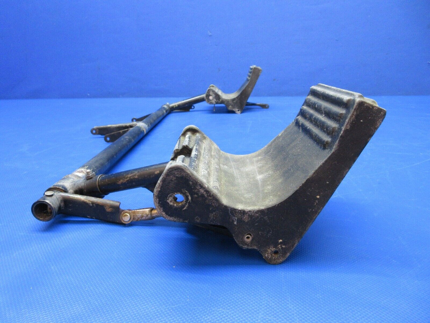 Cessna 401 / 401A RH Rudder Pedal Torque Tube Assy P/N 5015006-8 (1223-1489)