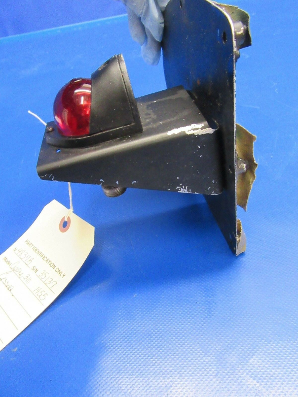 Cessna 310 Wing Nav Light & Bracket Red P/N 0823200-1 & 5618106-17 (0118-04)