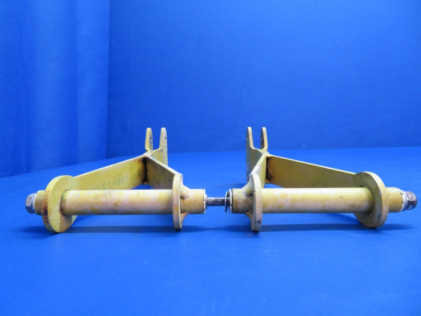 Lake LA-4-200 Rudder / Elevator Idler Assy P/N 2-7138-1, 2-7138-3 (1222-742)
