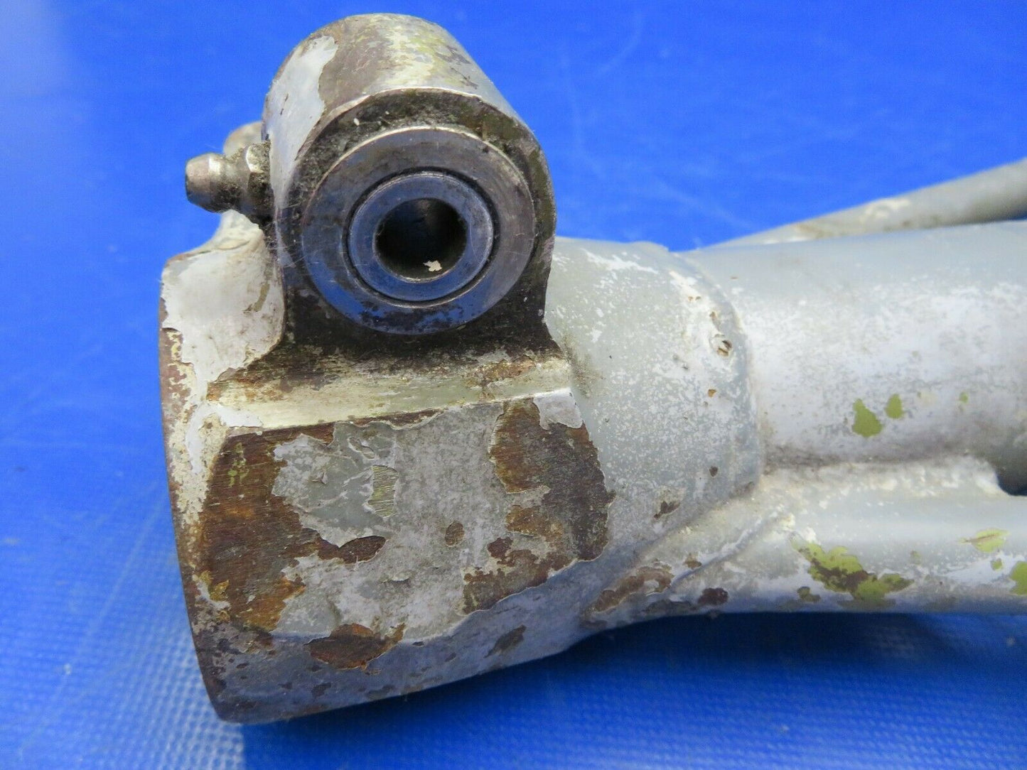 Cessna 310 Main Gear Trunnion LH (0520-514)