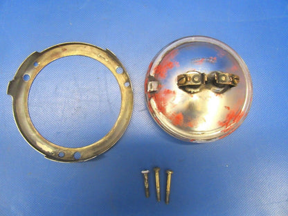 Cessna 172RG Landing Gear Light and Bracket P/N GE4594, 0452227-1 (0618-235)