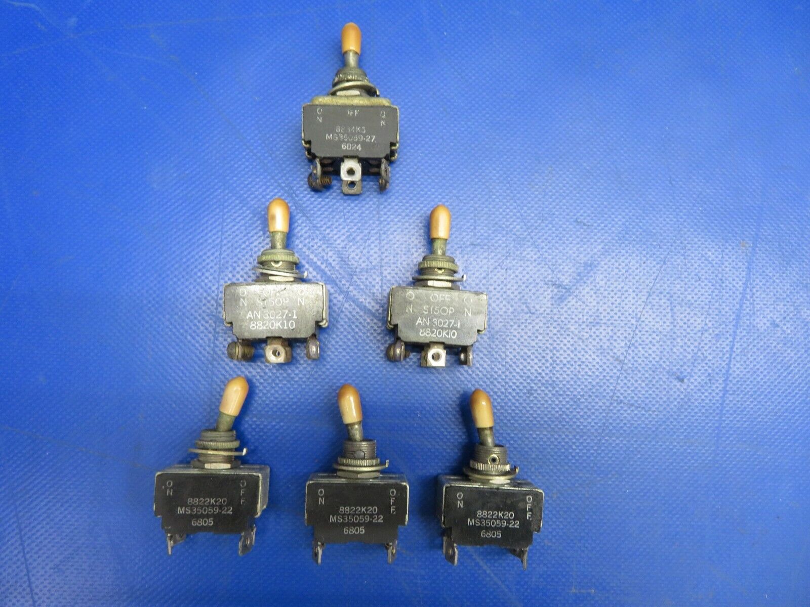 Cessna 310P Toggle Switch LOT OF 6 P/N MS35059-22 (0720-335)