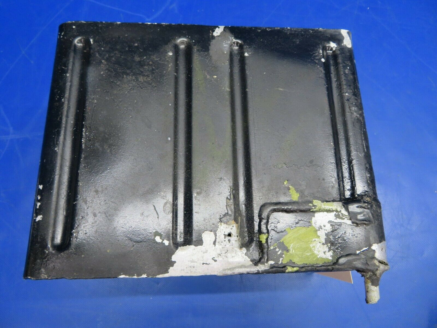Cessna 310P Battery Box w/ Lid LH Wing P/N 0822010-8 (0620-727)