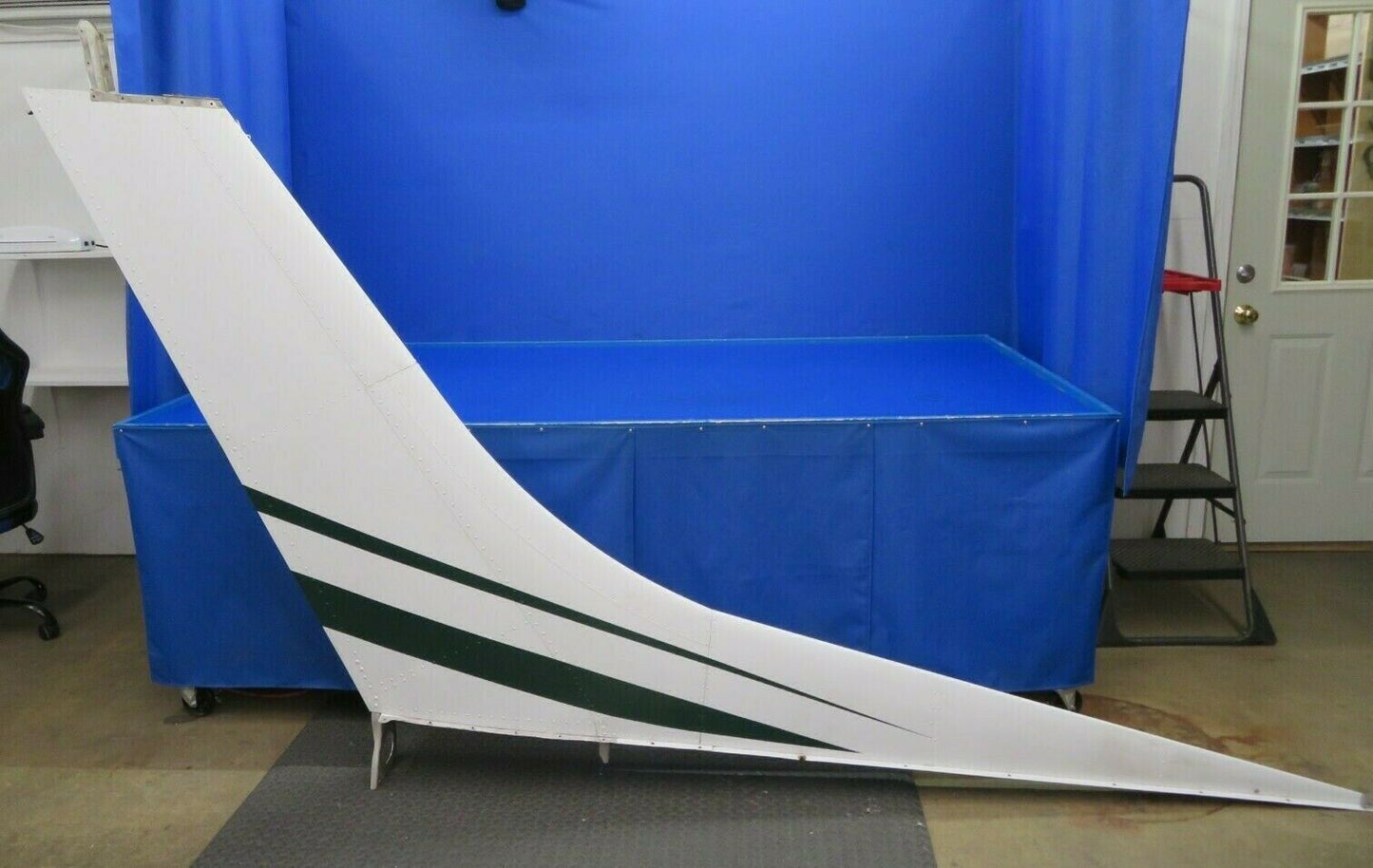 Cessna 182P / 182 Vertical Fin 1231000-23, 1231000-24 (0320-41)