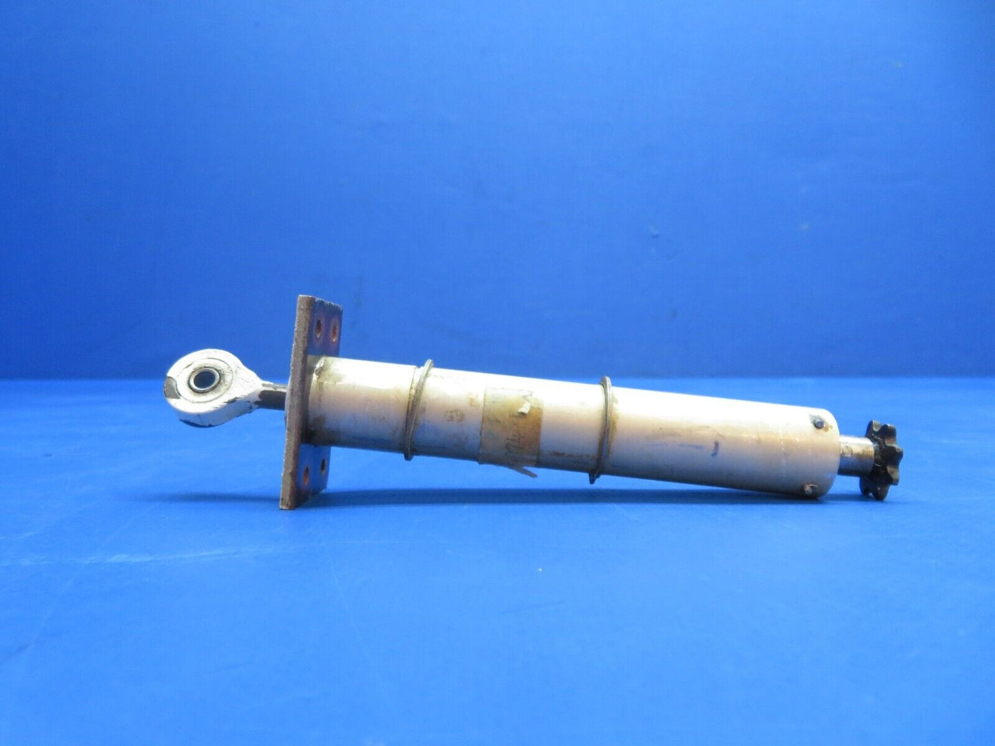 Cessna 310 / 310Q Elevator Trim Tab Actuator P/N 1260074-1 (0823-641)