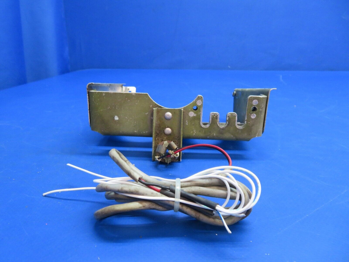 Piper PA-28-201T Dakota Engine Control Bracket Assy P/N 67224-03 (1222-651)