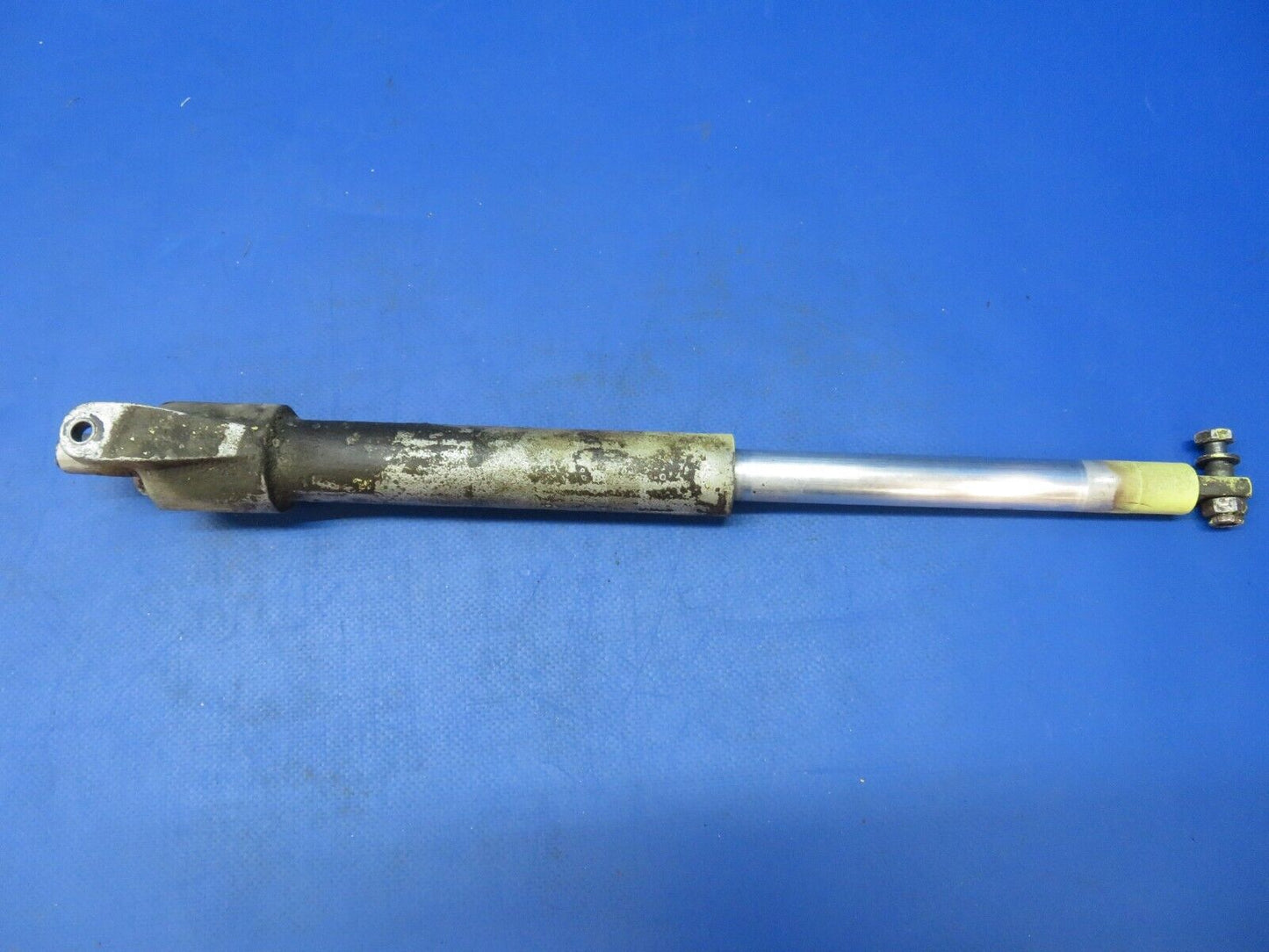 Beech C-35 Bonanza RH Flap Actuator Assy P/N 45-521212-1 (1122-171)