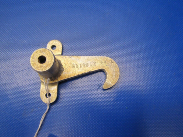 Cessna 421 Bellcrank Upper Cabin Door Latch P/N 5111517-19 NOS (0417-221)