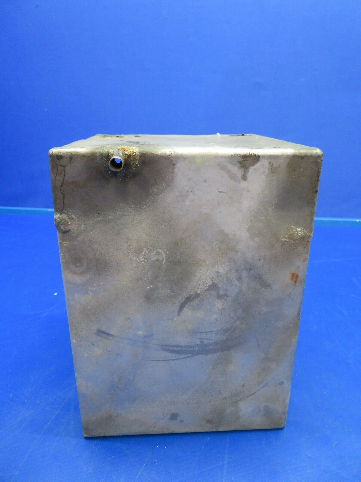 Beech Baron Battery Box w / Lid 95-410006-19 (0520-15)