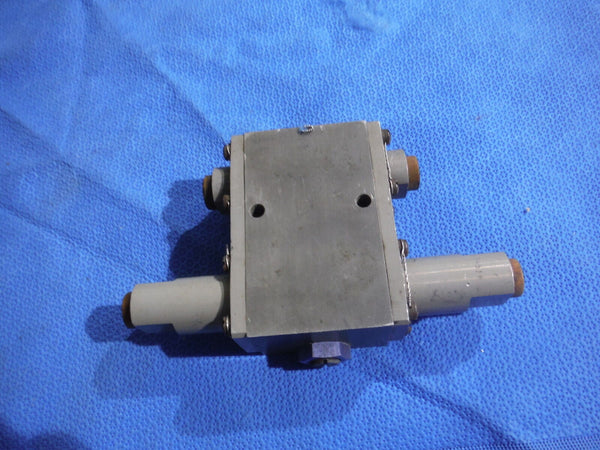 Hydro-Aire Hydraulic Shut-Off Valve  P/N 1744A  (815-25)
