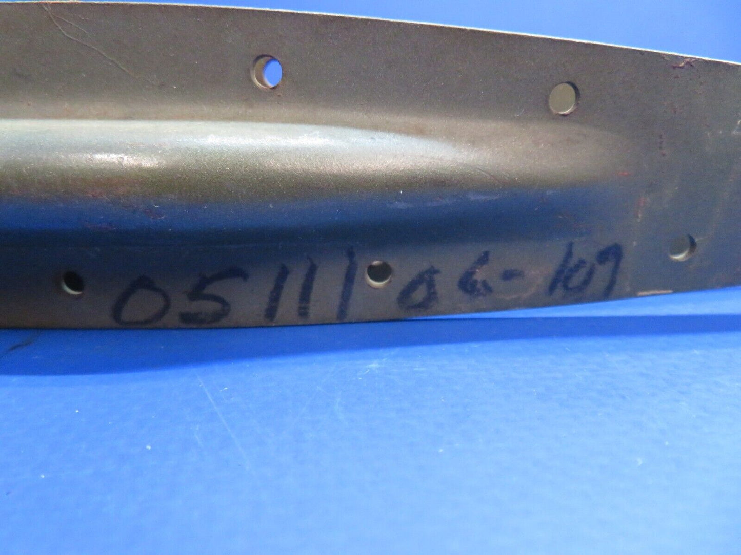 Cessna Hinge Assy - Cabin Door P/N 0511106-107 NOS (1122-631)