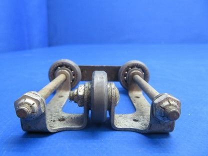 Piper Aztec Roller Assy Control Column P/N 16851-02, 16851-002 (1122-542)