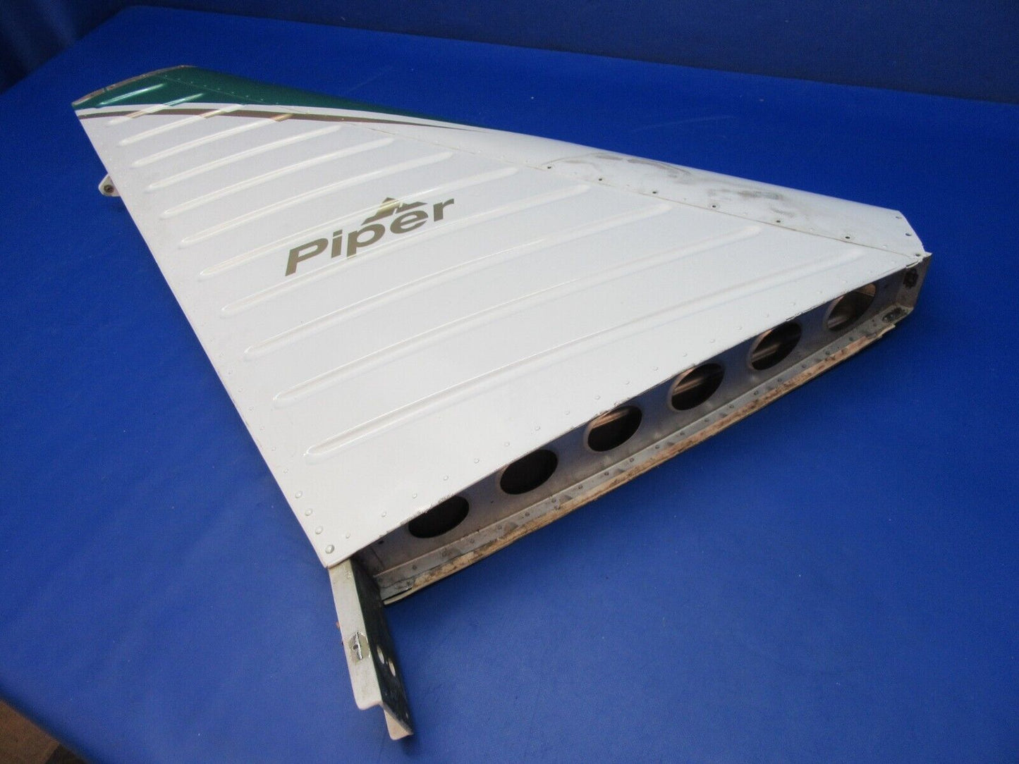 Piper PA-28 Vertical Stabilizer / Fin Assembly P/N 66975-03 (1222-210)