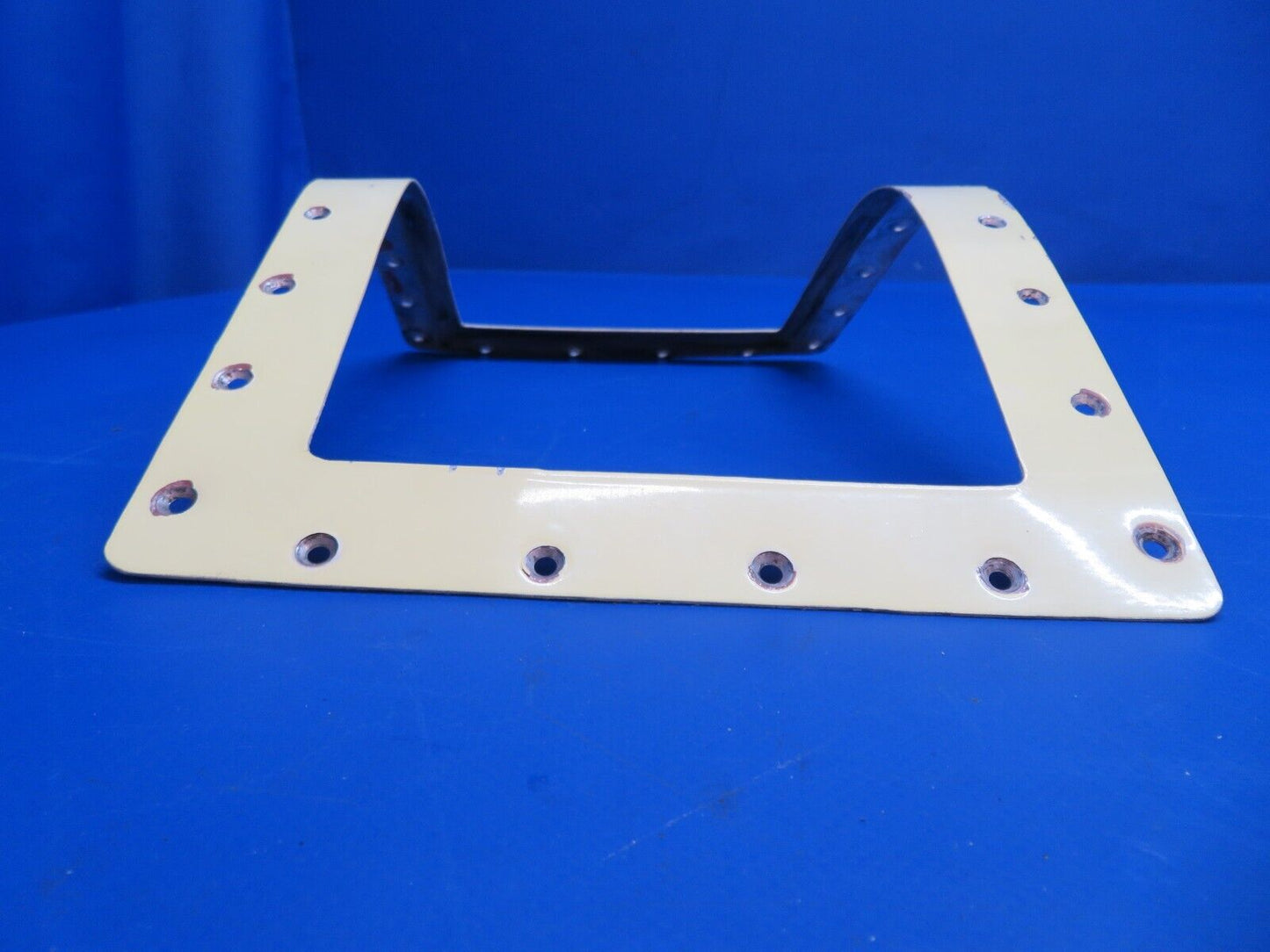 Beech C-35 Bonanza Wing Landing Light Frame w/ Lens P/N 35-115210-10 (1122-882)