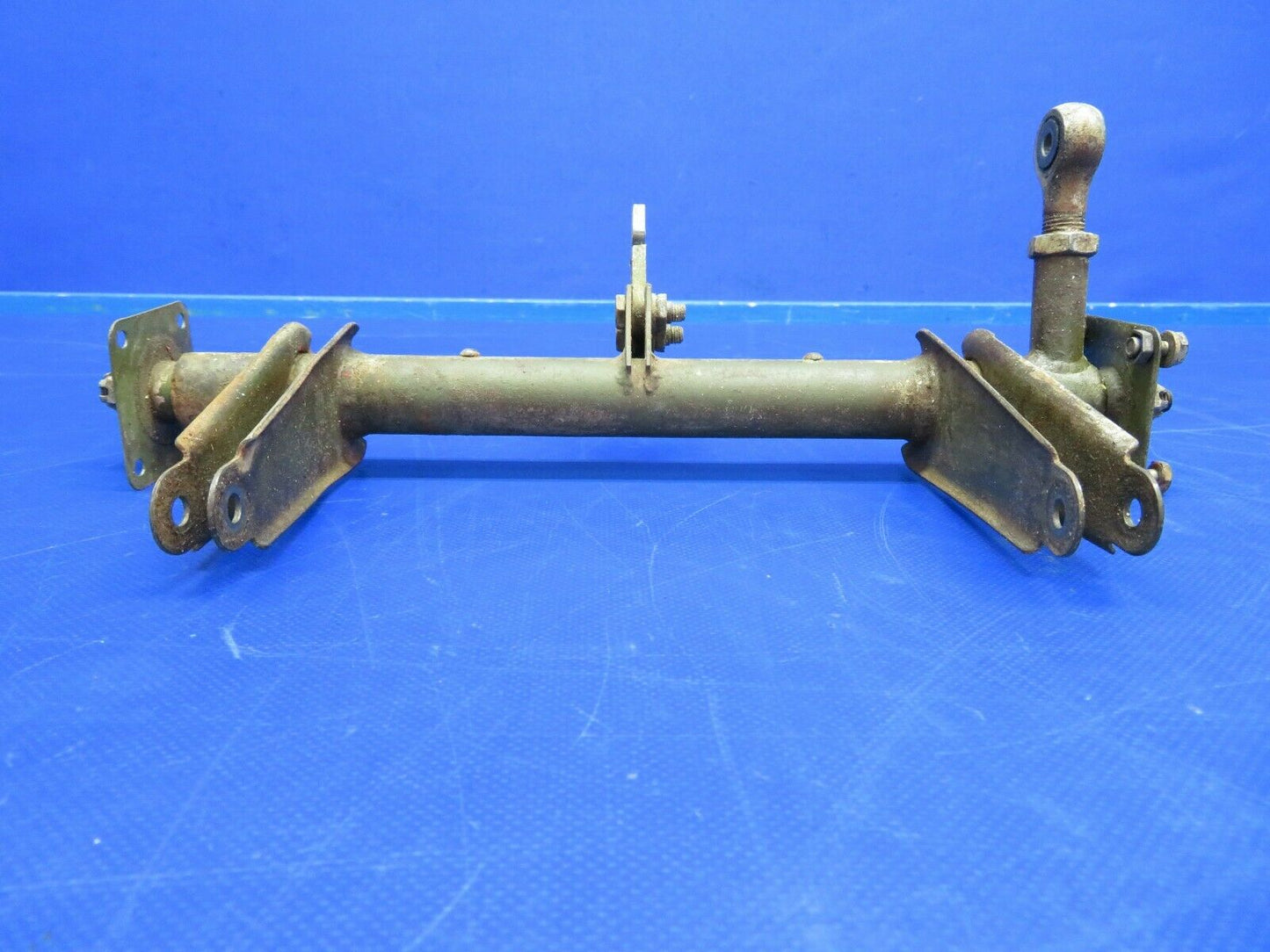 Cessna 310P Torque Tube Assy Uplock Nose P/N 0813300-122 (0620-683)