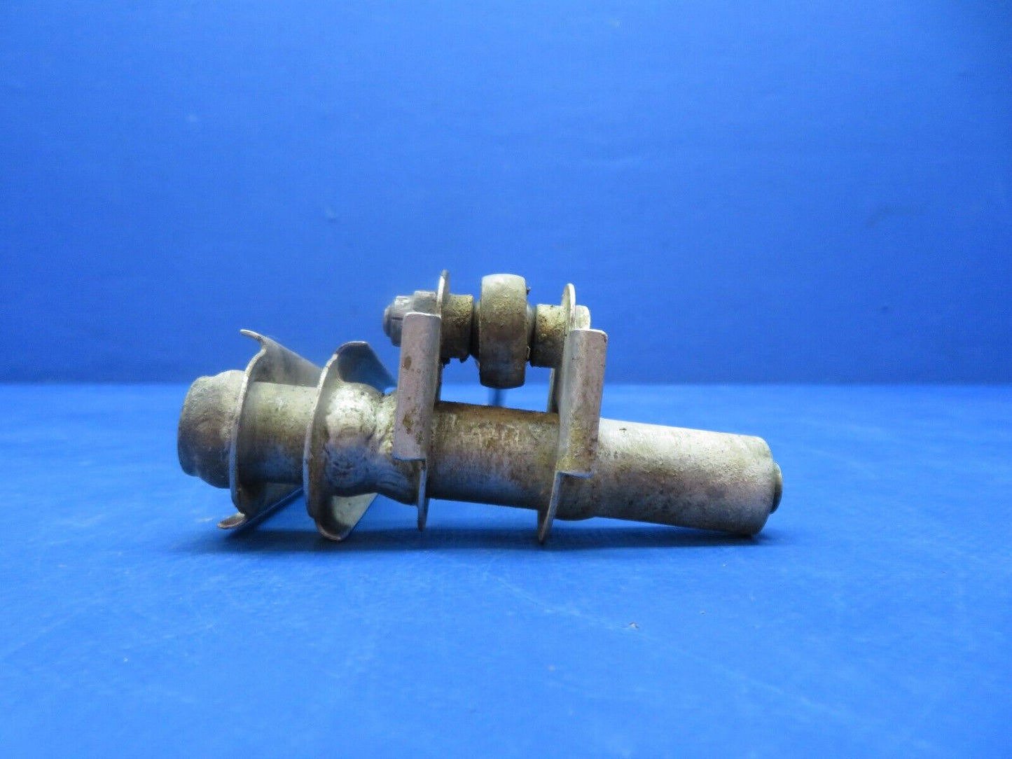 Early Cessna 310 / 310B OTBD Bellcrank LH OTBD Flap P/N 0862100-17 (1223-143)