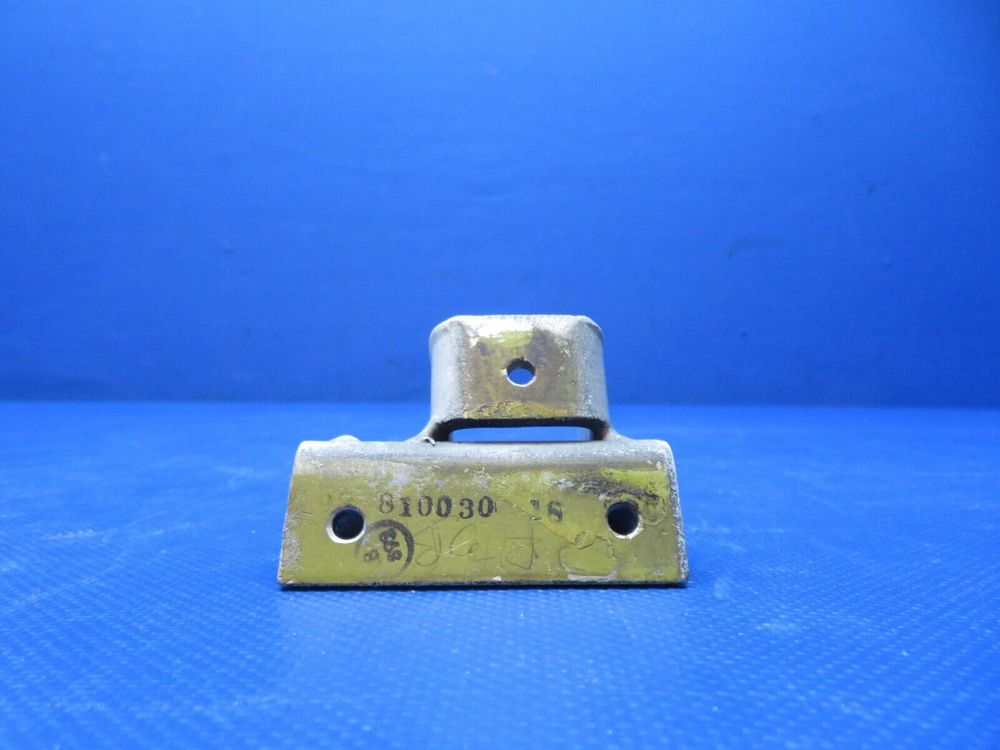 Beech 99 Bracket INBD LH / OTBD RH MG Door P/N 99-810030-18 (0224-295)