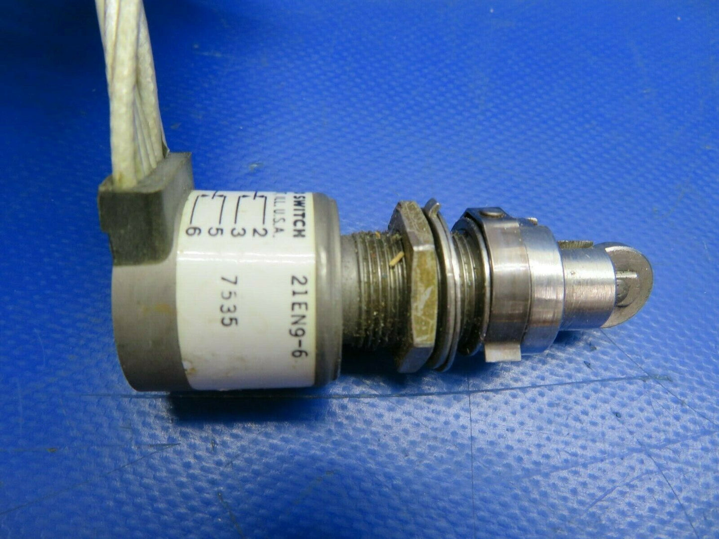 Airplane Landing Gear Micro-Switch 28 Volt P/N 21EN9-6, 7535 (0720-643)