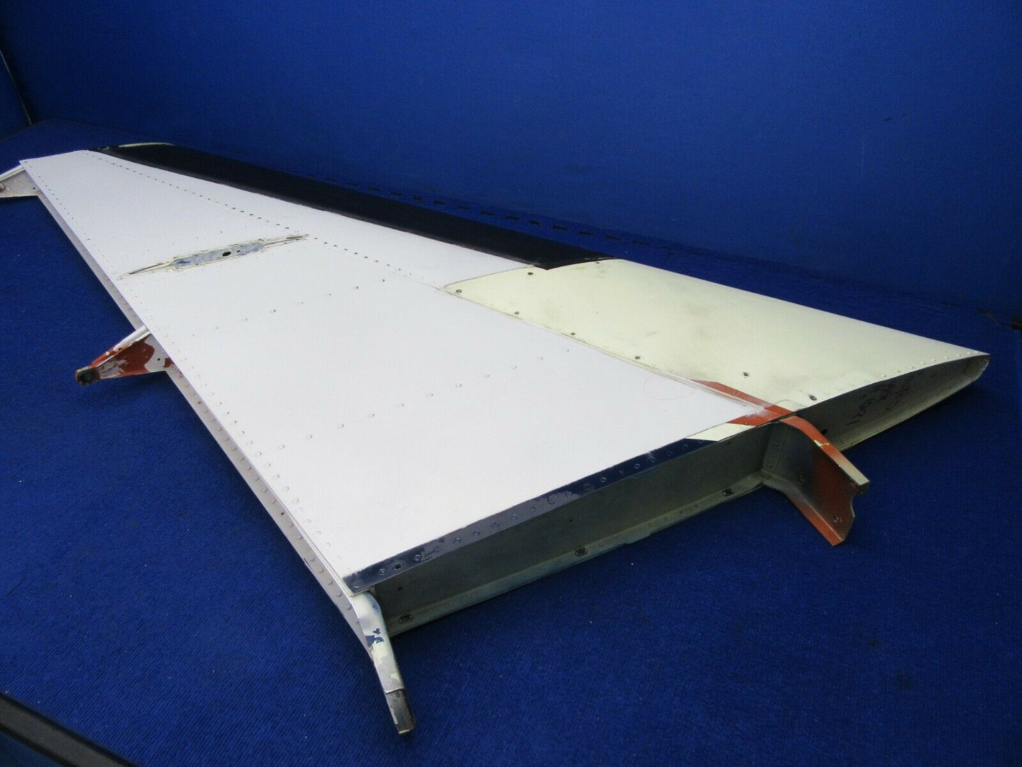 Beech 58 Baron Vertical Stabilizer P/N 96-640000-197 (0422-213)