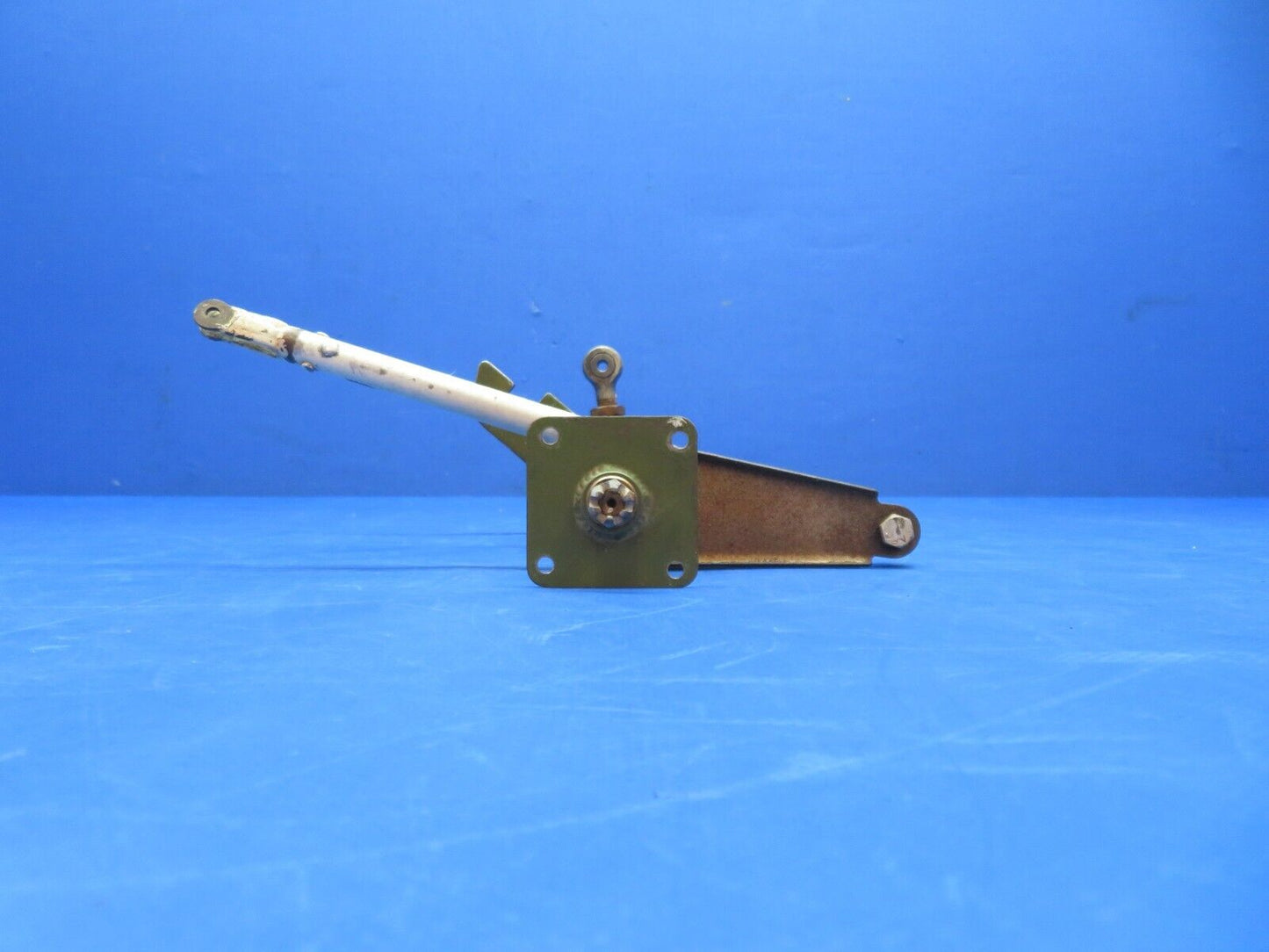 Cessna 310 / 310Q Uplock Torque Tube Door Drive Link P/N 0813300-122 (0823-725)