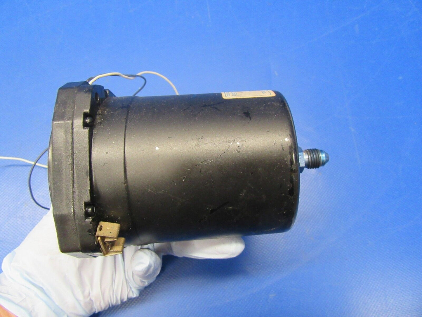 United Instruments Vertical Speed Indicator Lighted 28V P/N 7040-B4L (0918-93)
