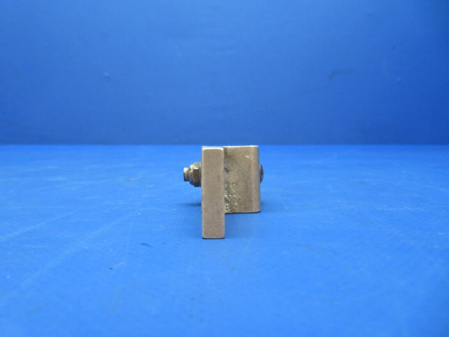 Cessna 172 Wheel Housing Front Seat Assy P/N 0700645-2 (0723-403)
