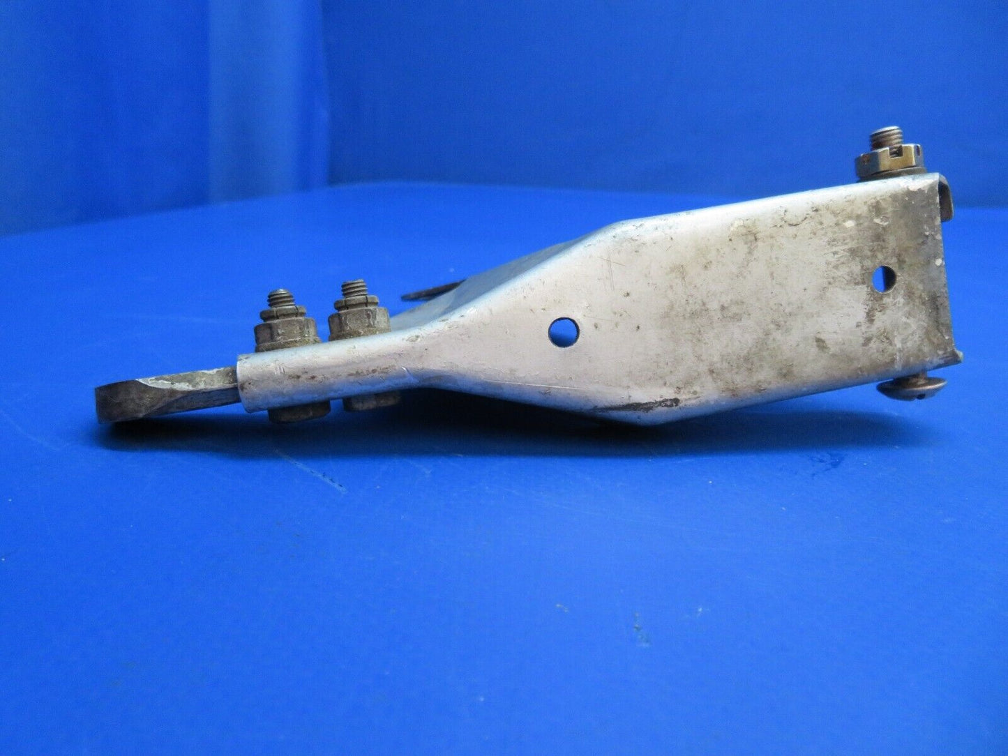 Beech C-35 Bonanza Main Gear Uplock RH P/N 35-815077-3, 35-815077-3R (1122-879)