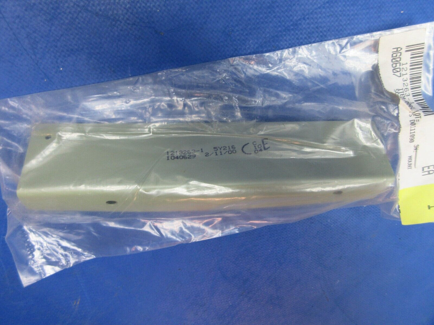 Cessna 210 LH Mount Hinge P/N 1213263-1 NOS (1123-898)