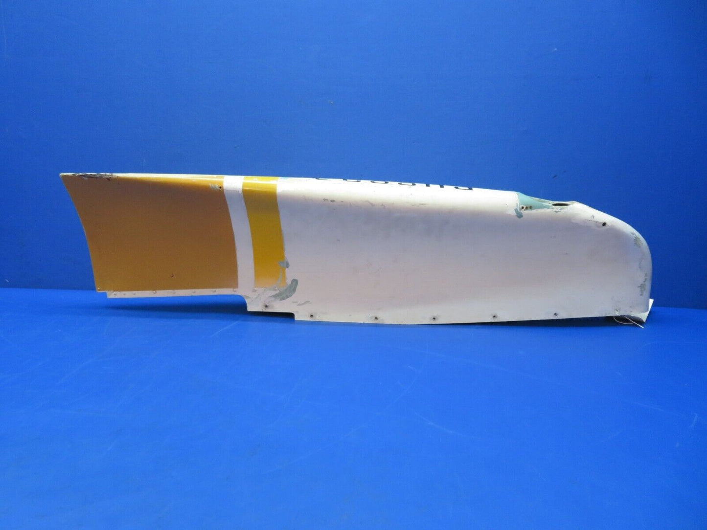 Cessna 210 RH Fiberglass Wing Tip Assy P/N 1221111-202 (0723-425)