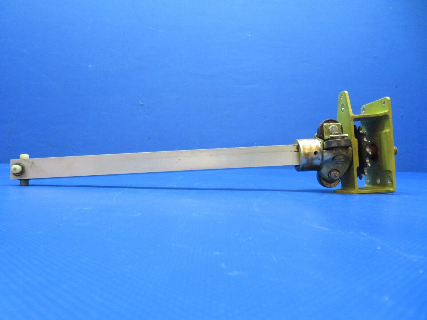 Piper PA-24-180 Comanche RH Control Wheel Tube w/ Roller 20975-00 (1223-274)