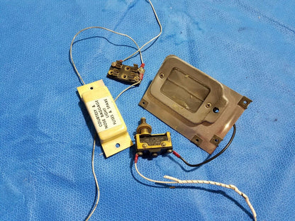 Beech Baron 58 Grimes Nose Baggage Light & Switch 28V P/N B-3555A-307 (0616-194)
