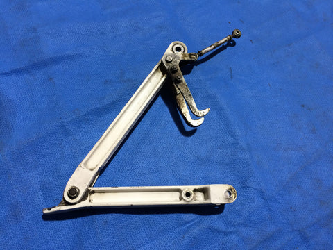 Cessna 310 Main Landing Gear Link Assy P/N 0841103-497 & 0841102-497 (0416-13)