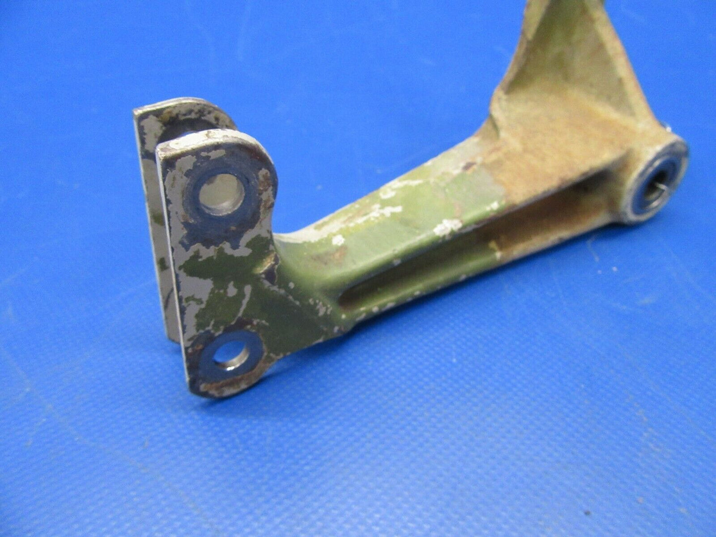 Cessna 310 / T310Q Idler Bellcrank Main Gear LH P/N 0841106-5 (0619-210)