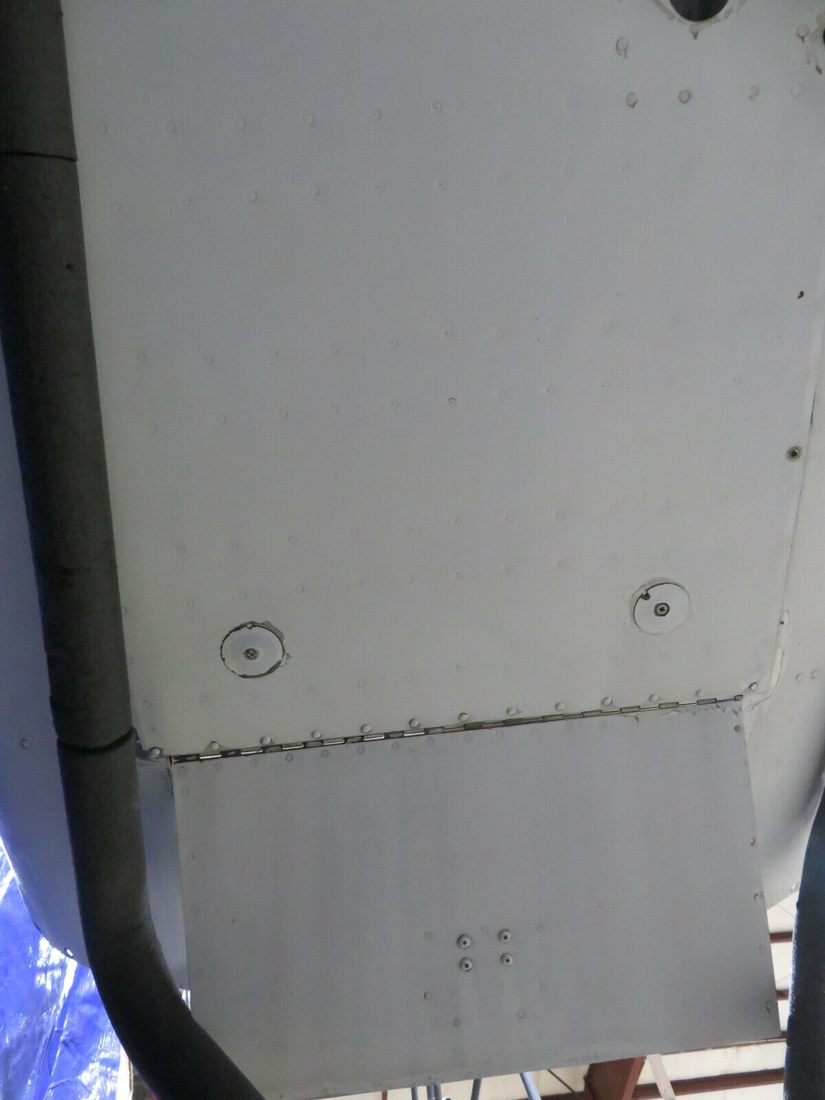 Beech 58 Baron Engine Cowling w/ A/C RH P/N 58-910011-144 (0322-102)
