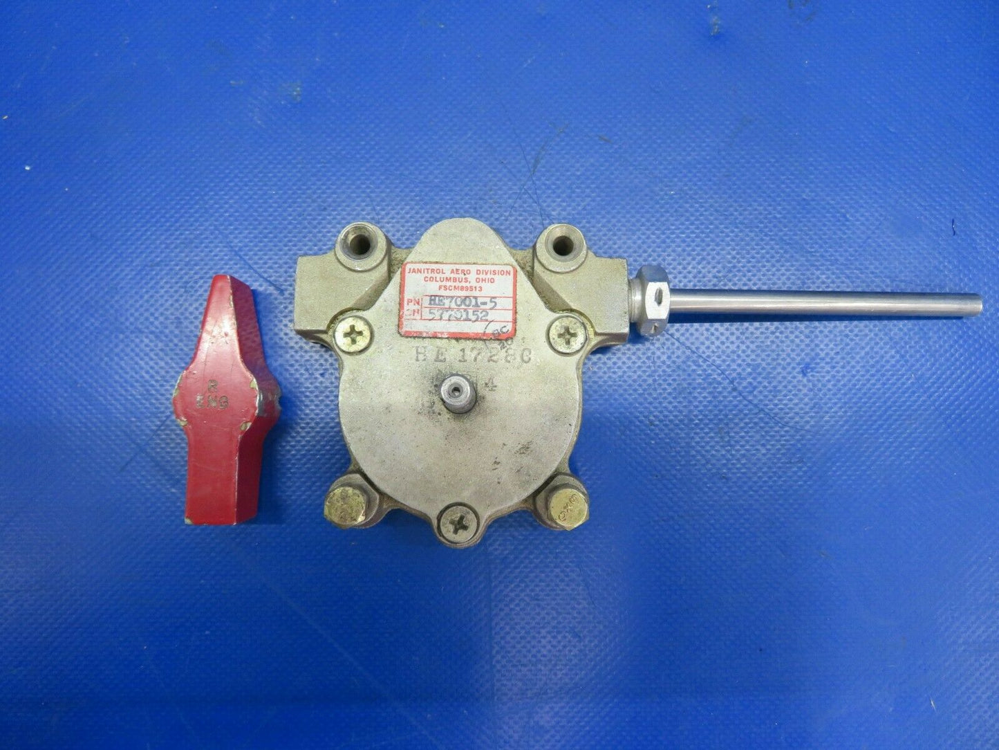 Beech Baron 58P Janitrol Fuel Selector Control RH HE7001-5 (0320-462)