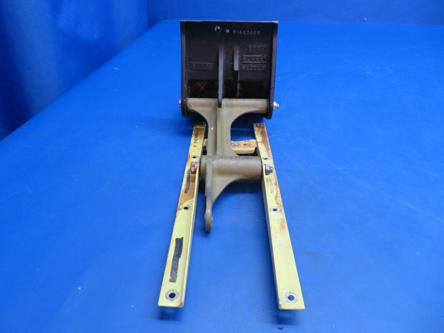 Piper Aerostar 602P Co-Pilot LH & RH Rudder Pedal Assy P/N 600039-01 (0123-701)