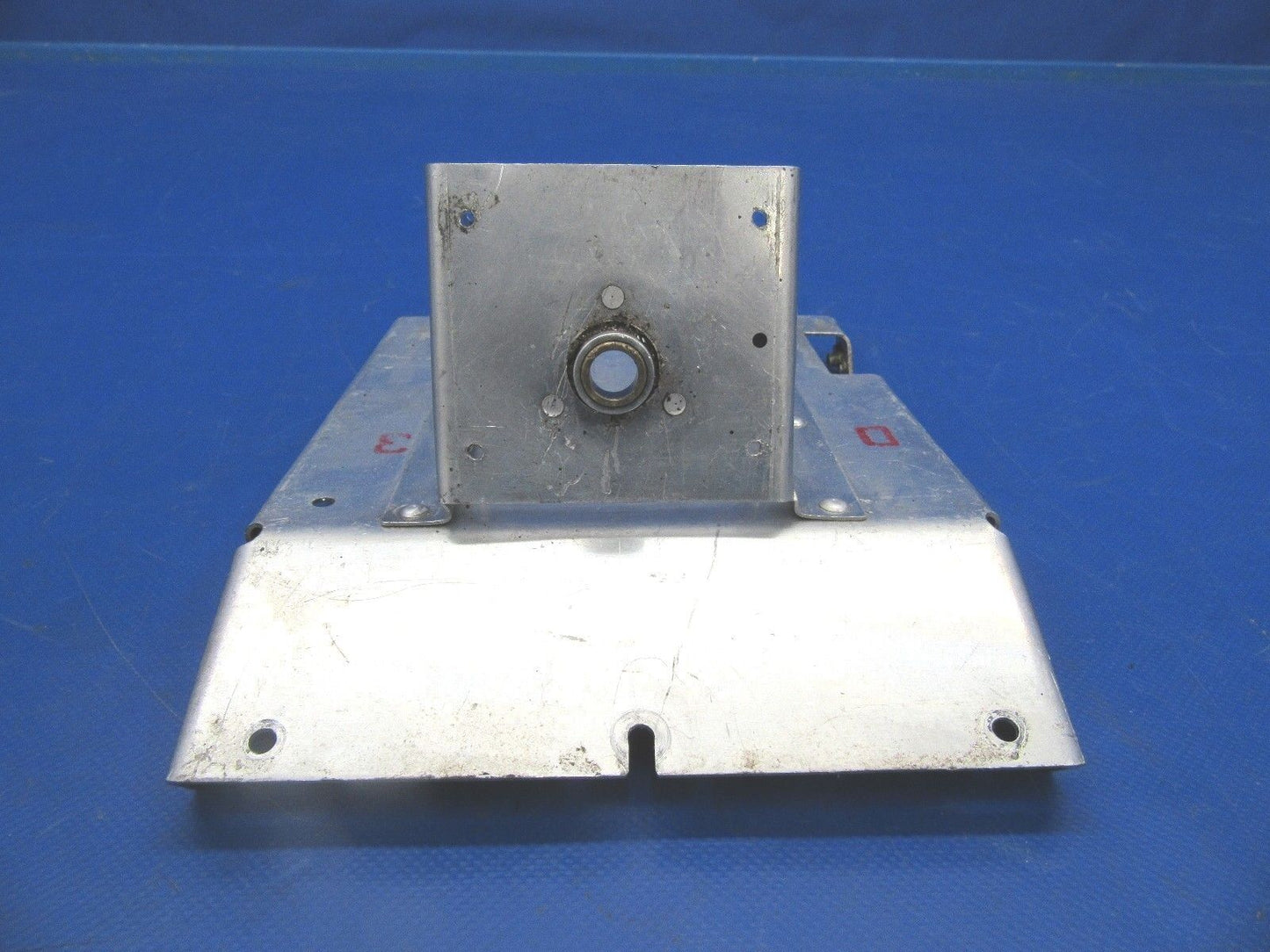 Cessna 210 E Panel LWR Pedestal Fuel Bracket P/N 1261445-2 (0618-127)