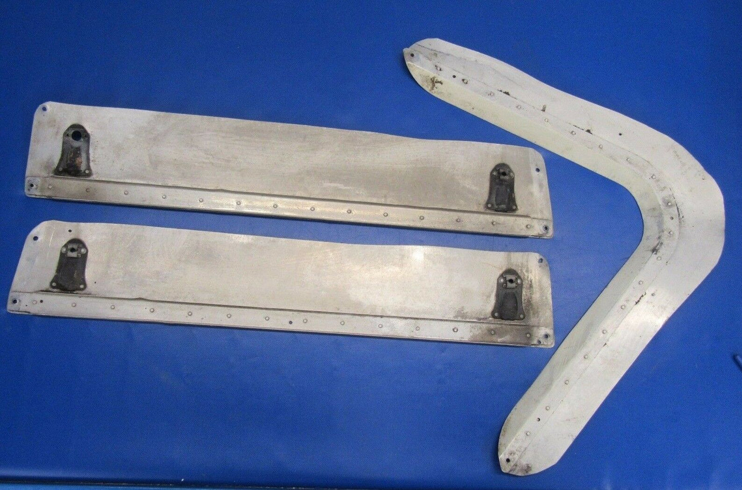 Piper Cherokee PA-28 Cowl Fairing V Channel Lower & Receptacles 1017-108)
