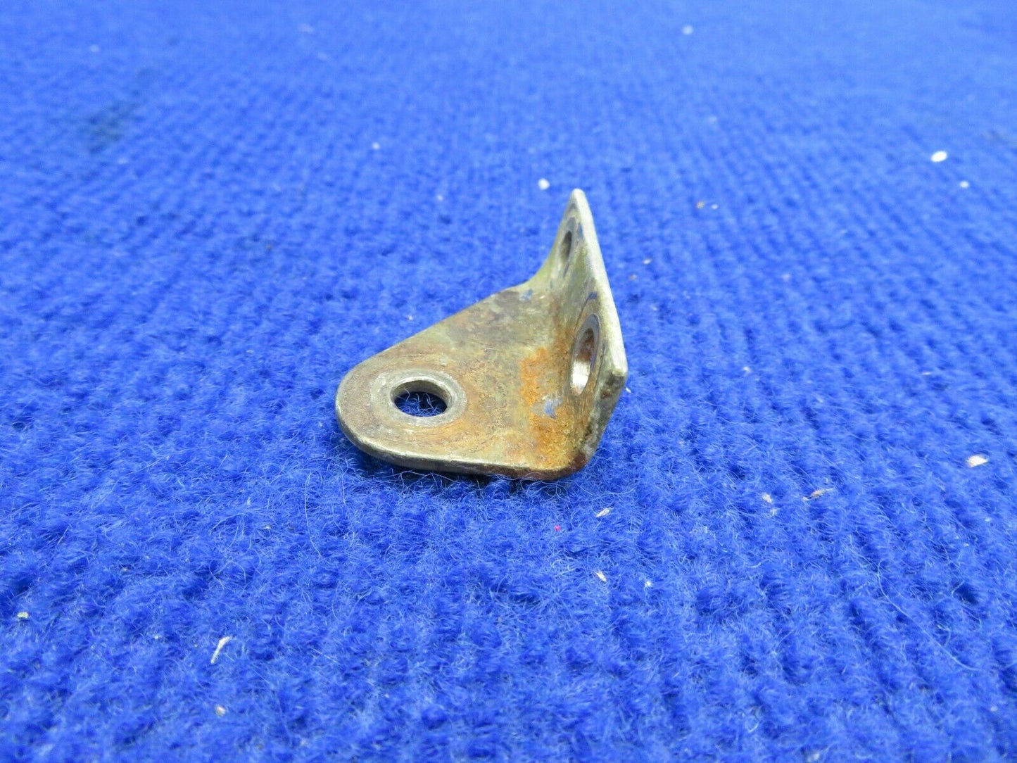 Cessna 172 / 172M Seat Belt Fitting LH INBD / RH OTBD P/N 0510205-10 (0122-558)