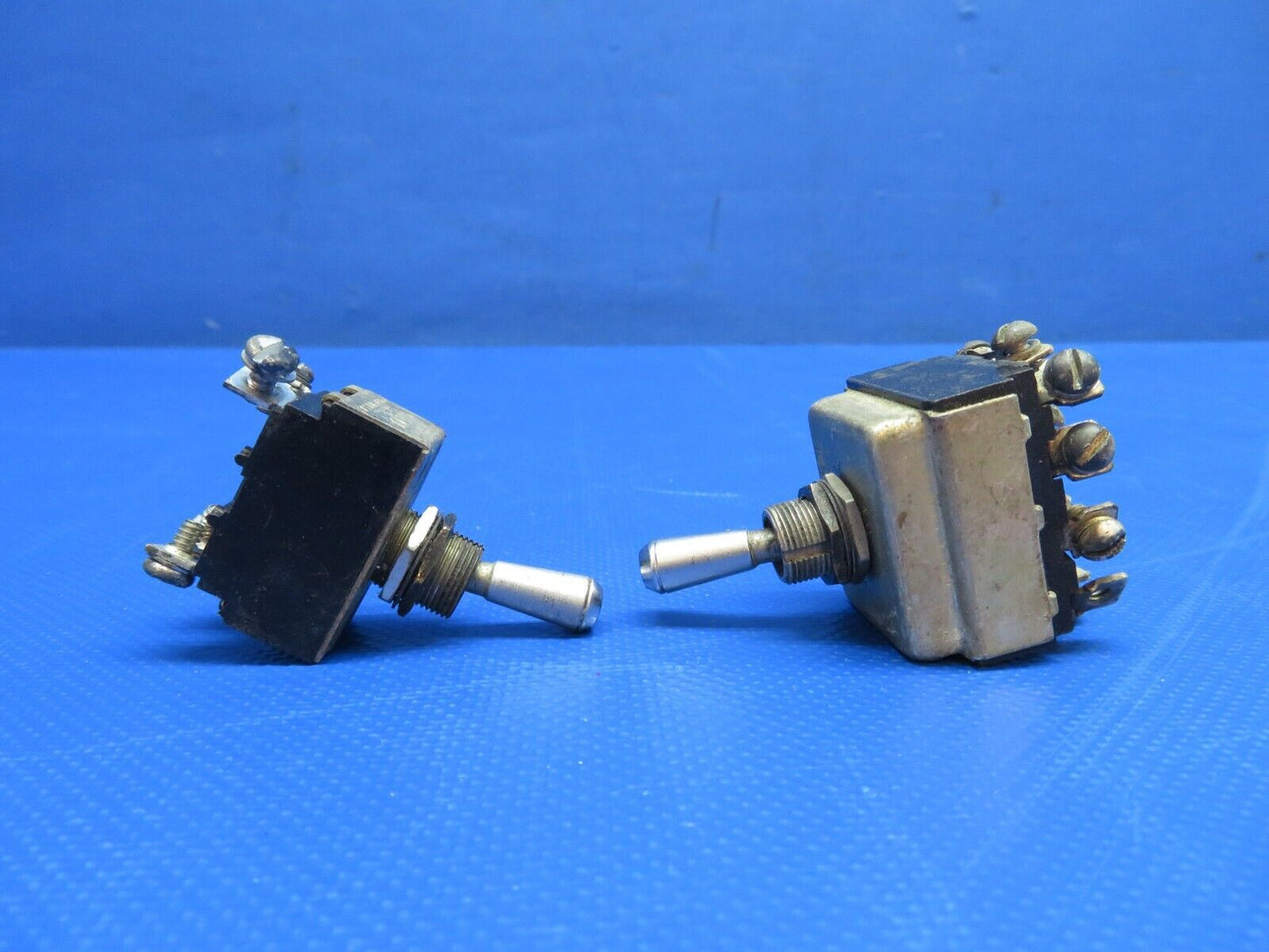 Beech D95A Travel Air Toggle Switches & Circuit Breakers LOT OF 13 (0324-1725)