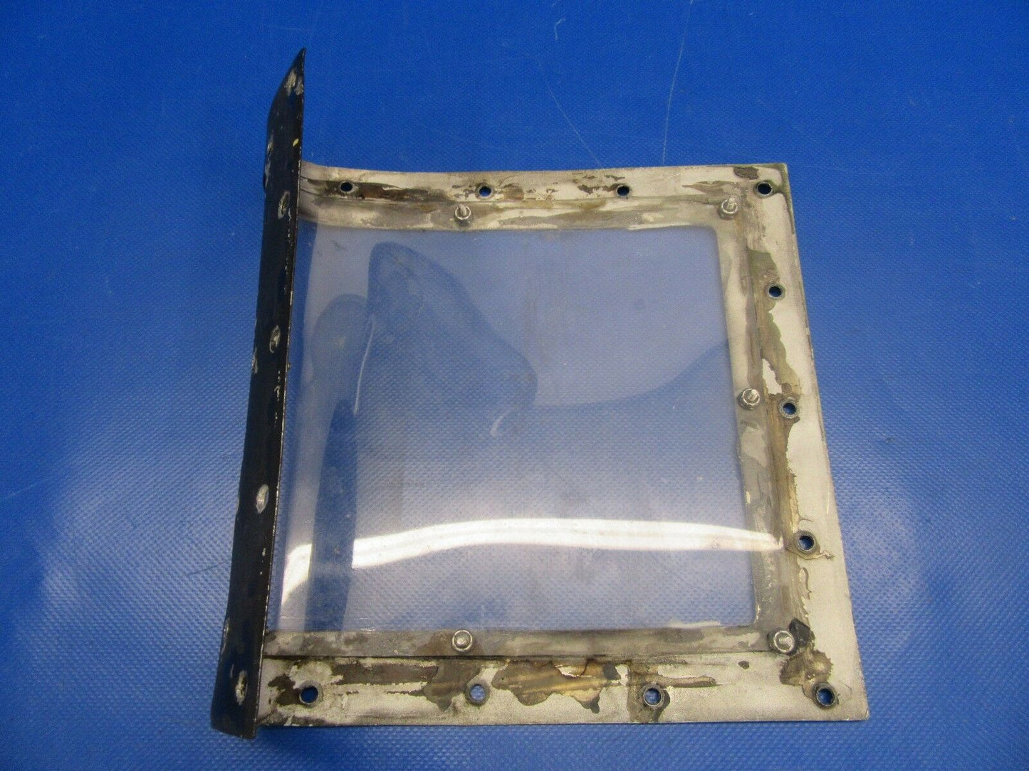 Beech Baron Lens & Retainer Landing Light LH P/N 96-170000-7 (1117-138)