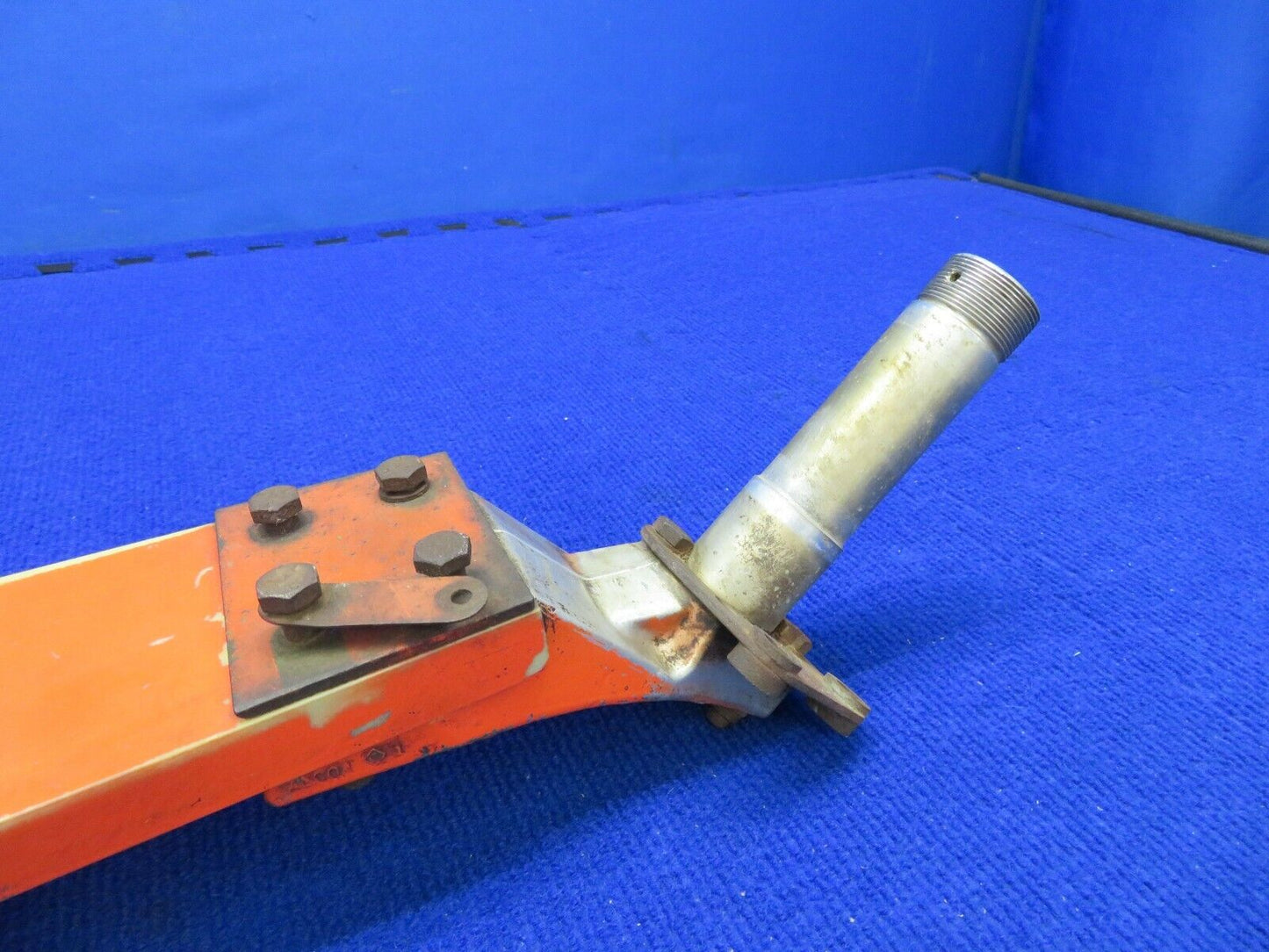 Grumman AA-1A Main Landing Gear Strut RH w Axle PN 701055-1, 701042-1 (0322-422)